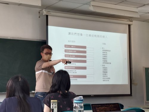 1110413 暗夜中仍有光-從安寧場域談疾病、生死、生活與希望